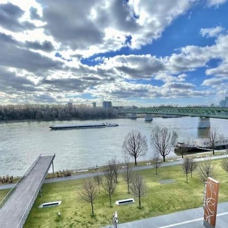 Eurovea Cozy Studio Apartment Братислава Екстериор снимка