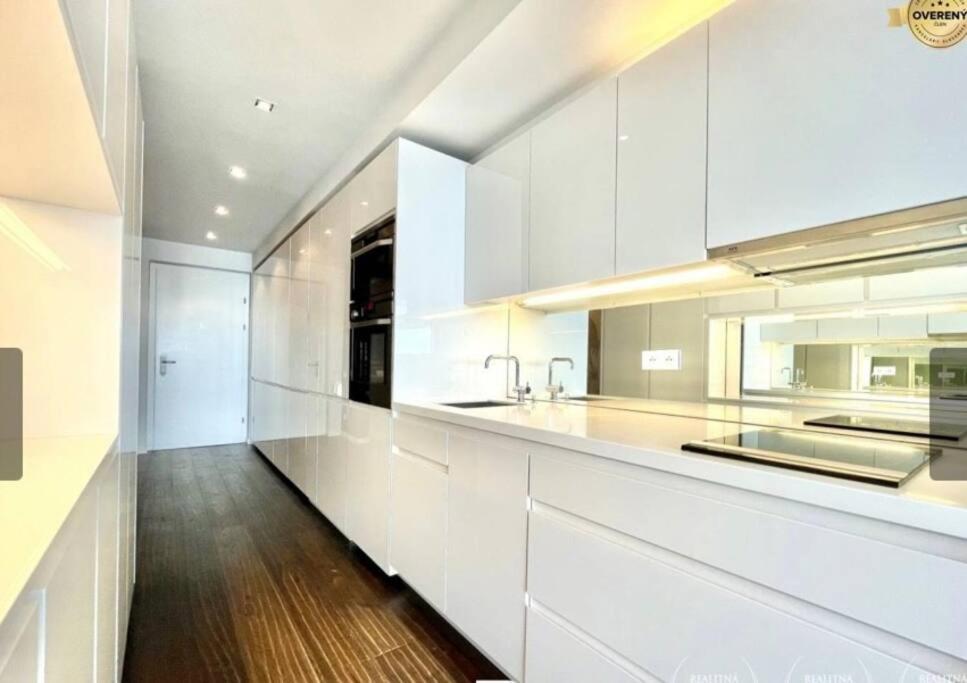 Eurovea Cozy Studio Apartment Братислава Екстериор снимка