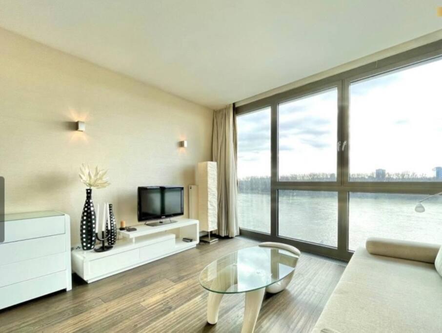 Eurovea Cozy Studio Apartment Братислава Екстериор снимка